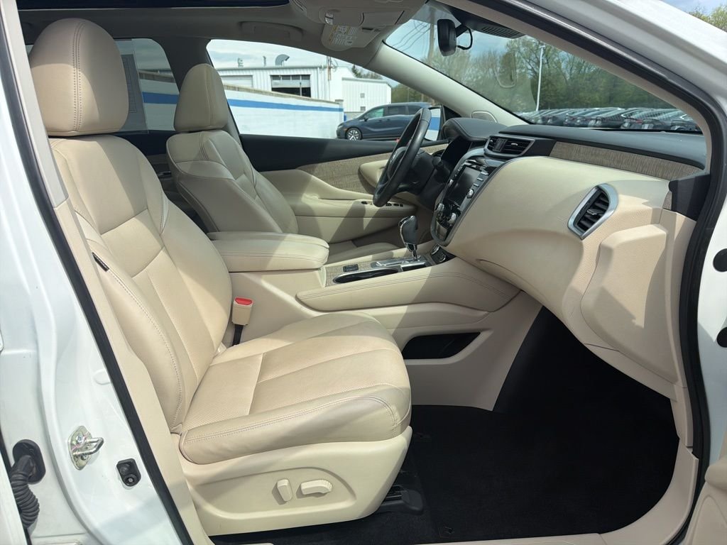 Used 2019 White Nissan SL image 25