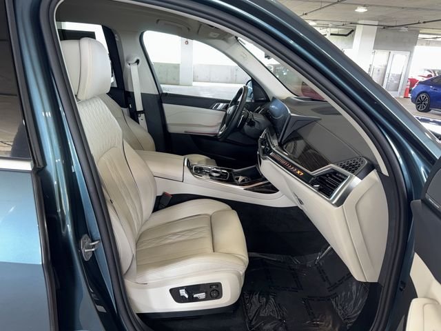 Used 2025 Blue BMW xDrive40i image 10