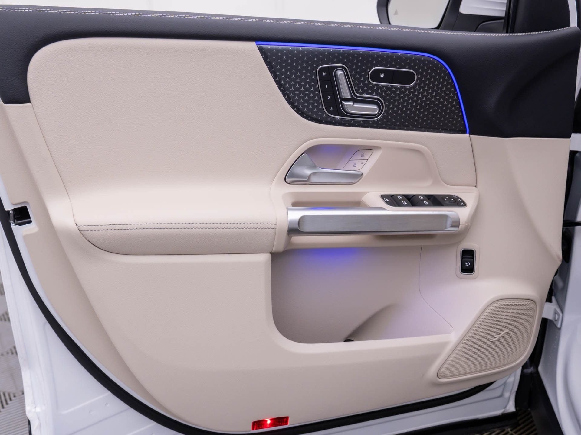 New 2026 Polar White Mercedes-Benz GLB 250 image 14