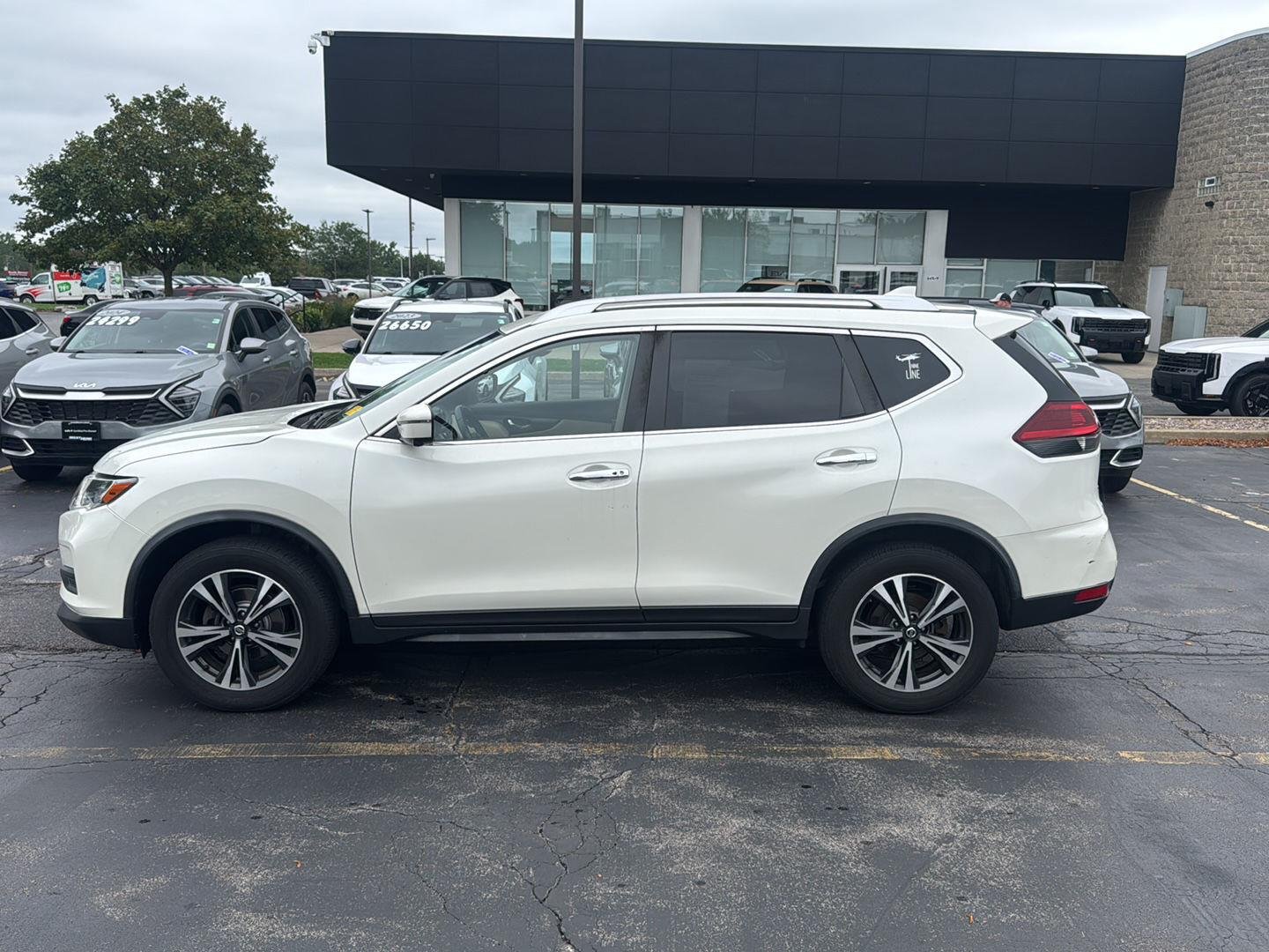 Used 2020 Pearl White Tricoat Nissan SV image 5