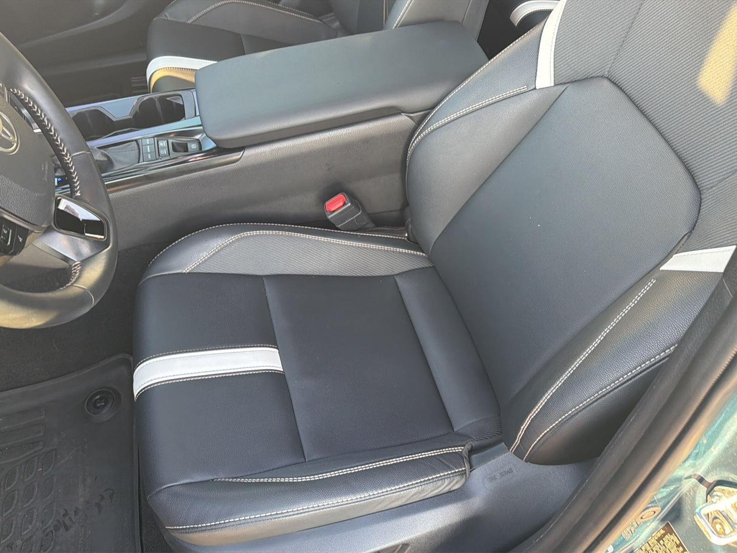 Used 2025 Ocean Gem Toyota SE image 29