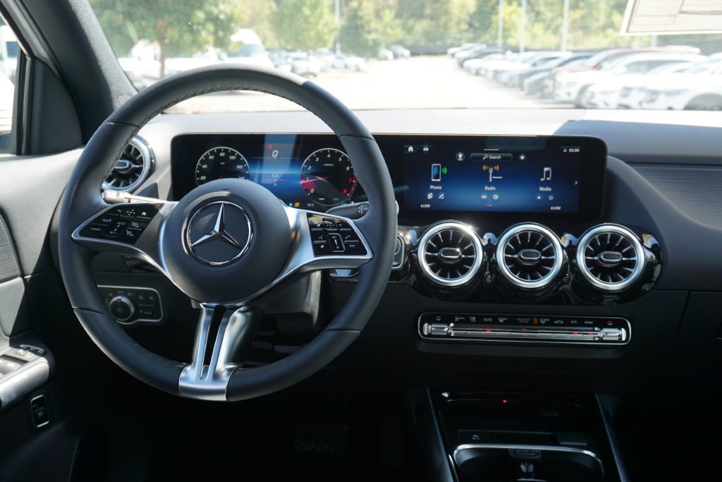 New 2026 Polar White Mercedes-Benz GLA 250 image 27