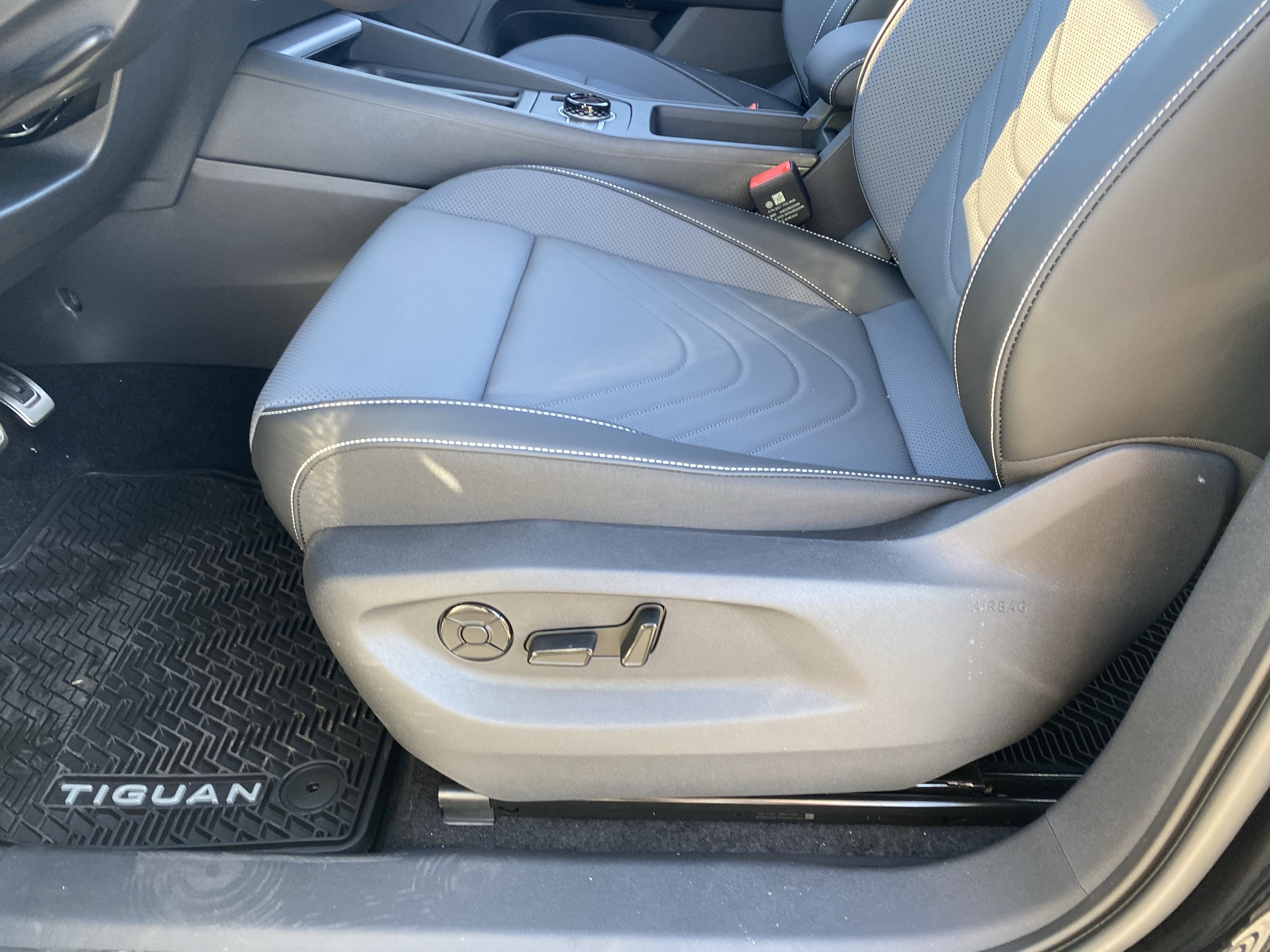 2026 Volkswagen Tiguan SE R-LINE BLACK - Photo 17