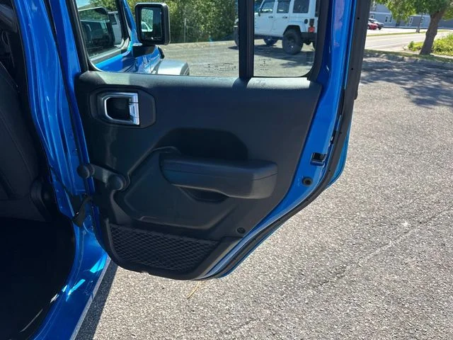 Used 2020 Blue Jeep Sport image 20