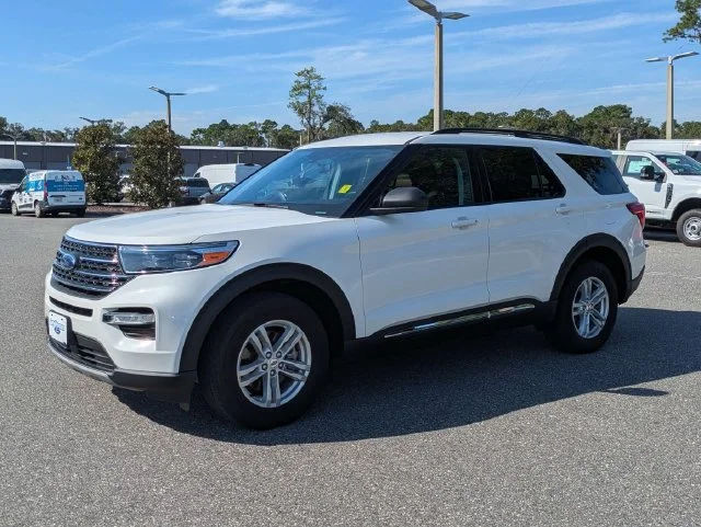 Used 2023 White Metallic Ford XLT image 7