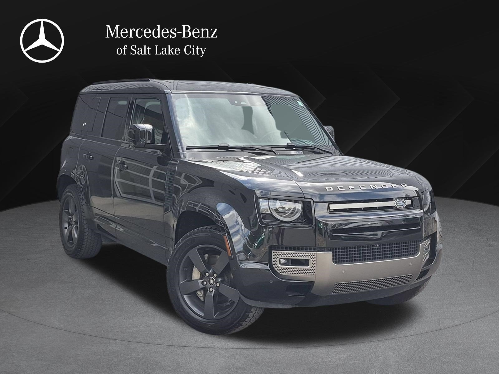 Used 2024 Black Land Rover X-Dynamic SE image 1