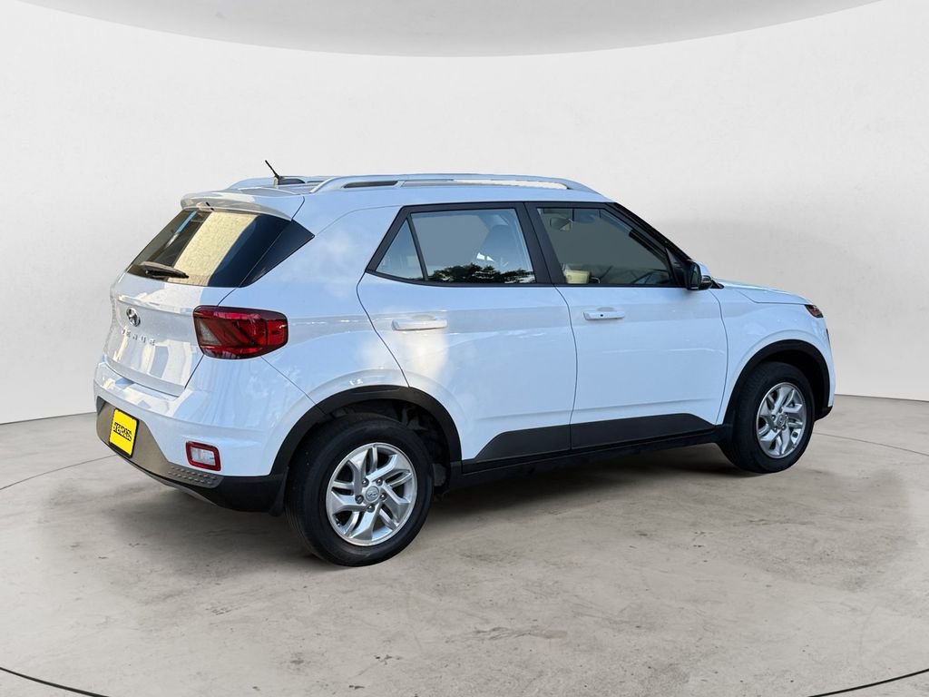 Used 2023 White Hyundai SEL image 5