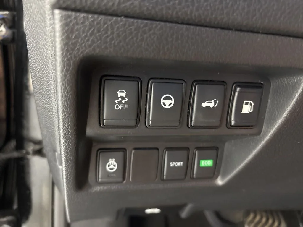Used 2019 Black Nissan SL image 33