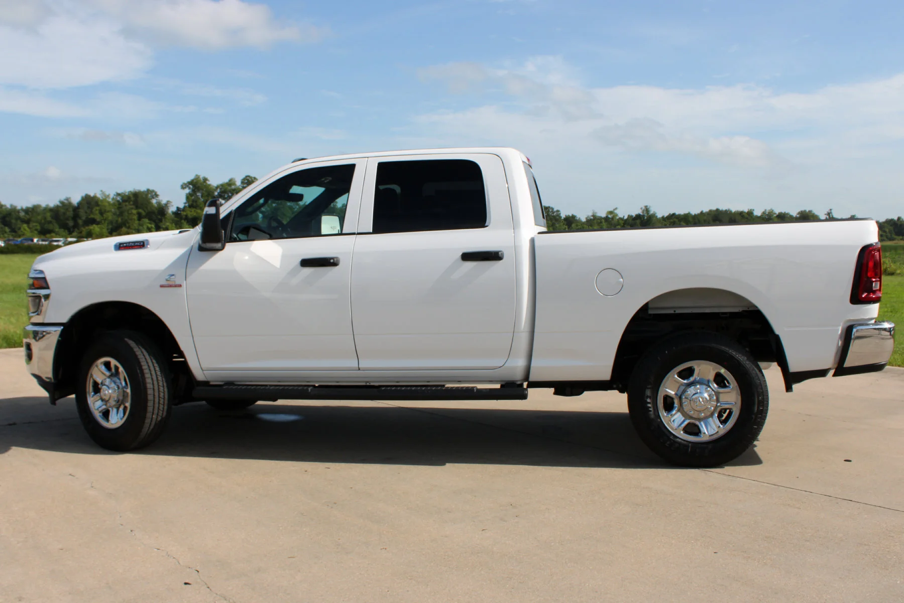 New 2026 Bright White Clear-Coat Exterior Paint RAM Tradesman image 32