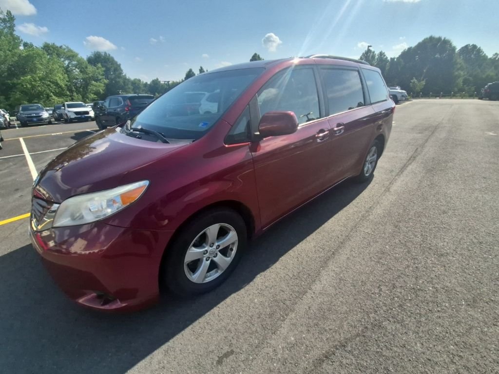 2017 Toyota Sienna LE FWD photo