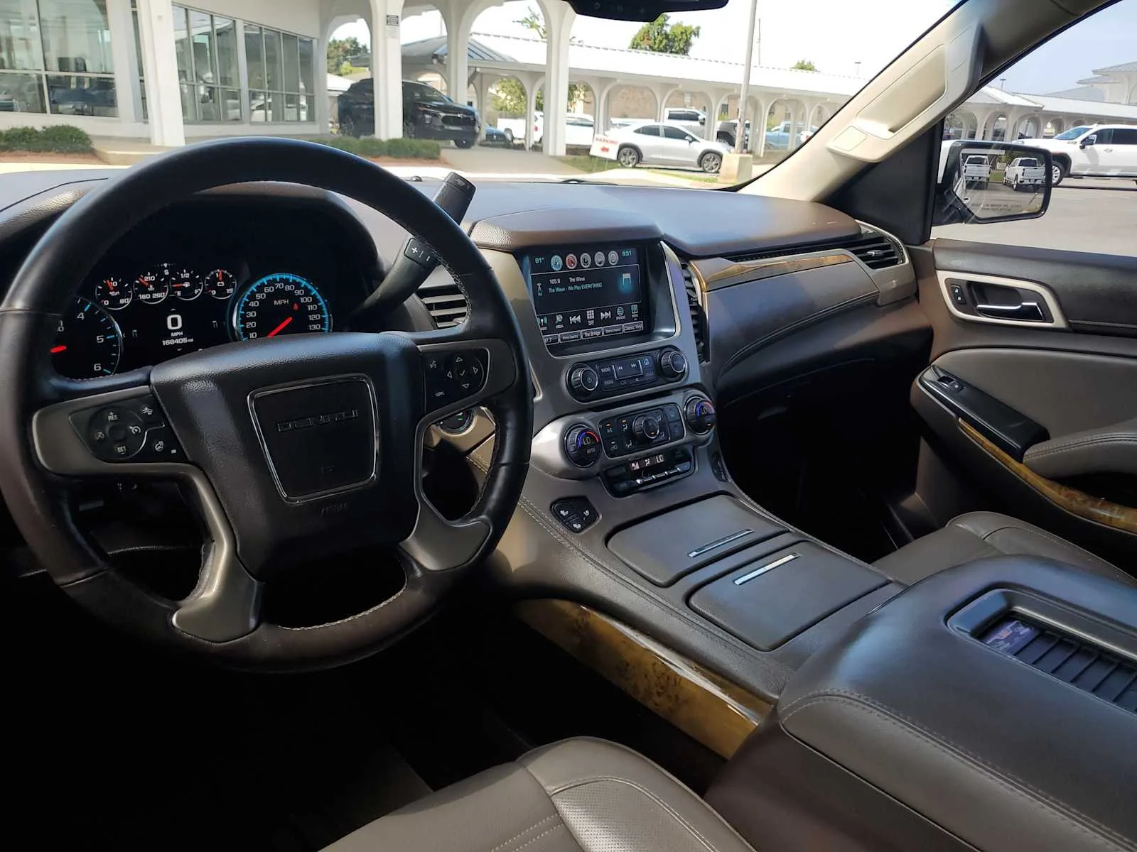 Used 2017 WHITE FROST TRICOAT GMC Denali image 20