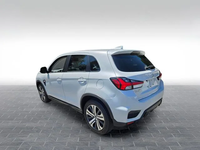 Used 2024 White Mitsubishi  image 5