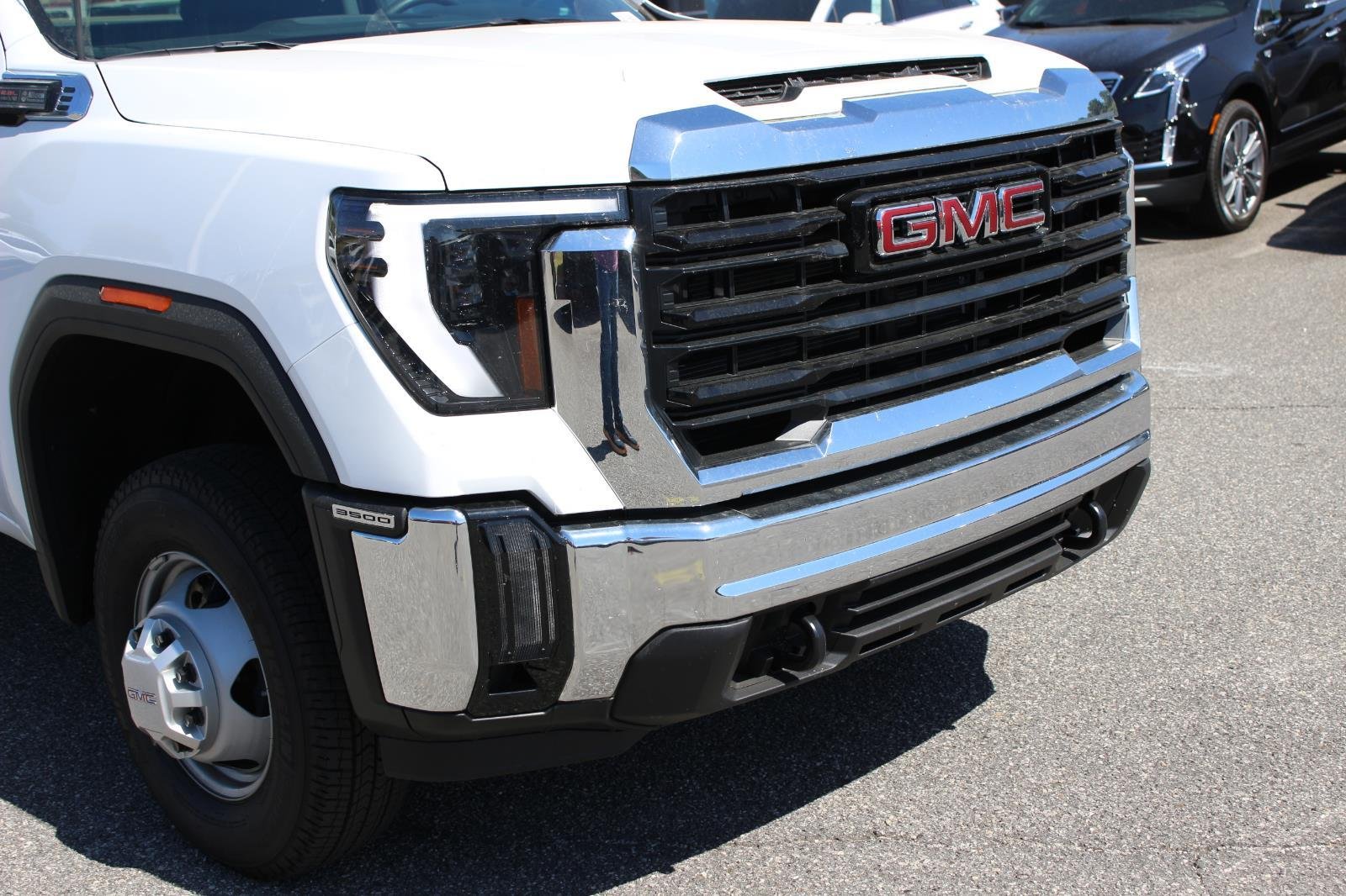 New 2026 Summit White GMC Pro image 5