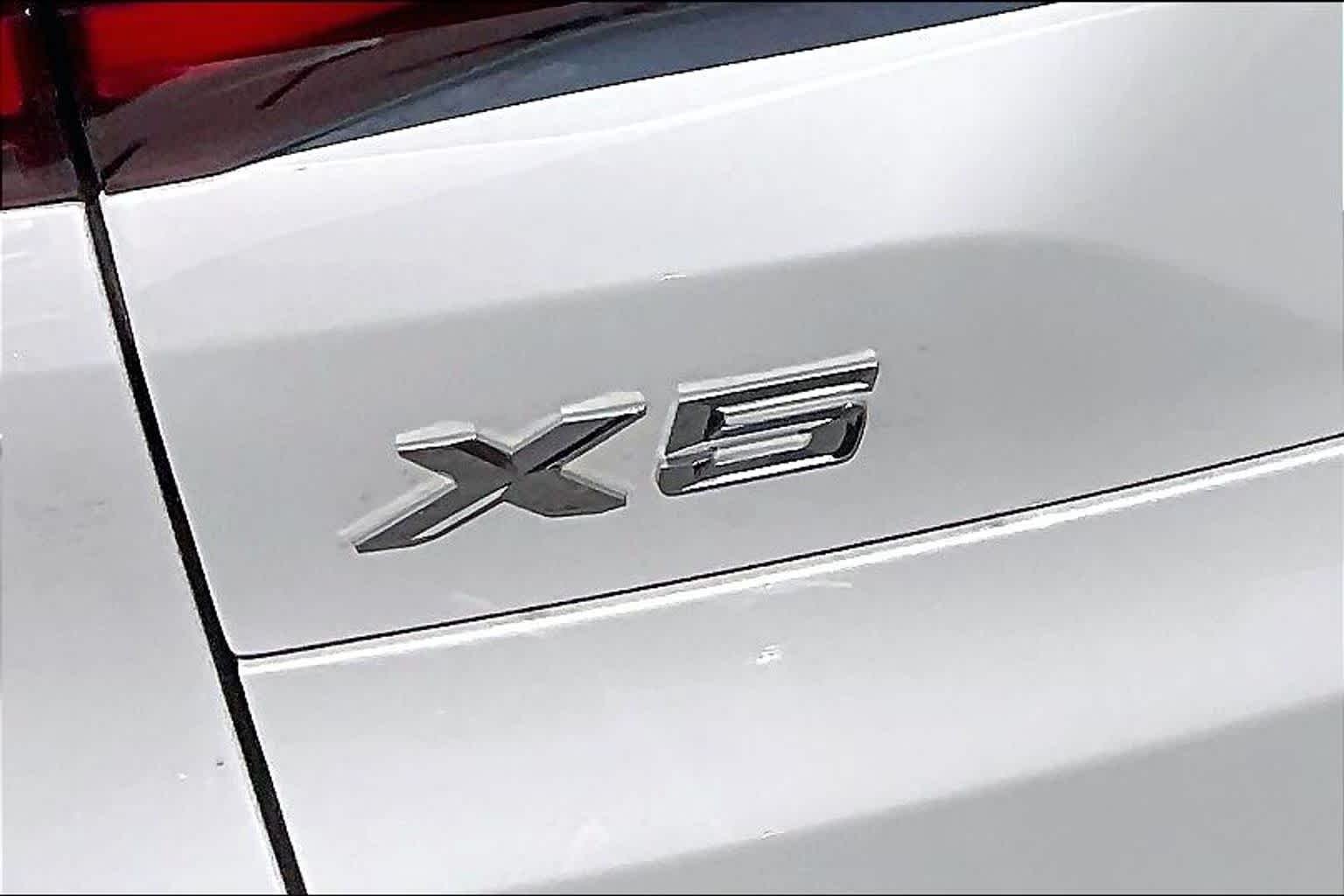 Used 2022 Mineral White Metallic BMW xDrive40i image 29