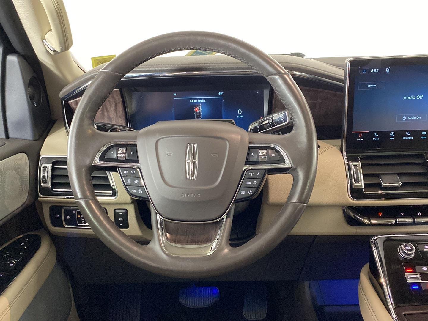 Used 2022 Pristine White Lincoln Reserve image 17