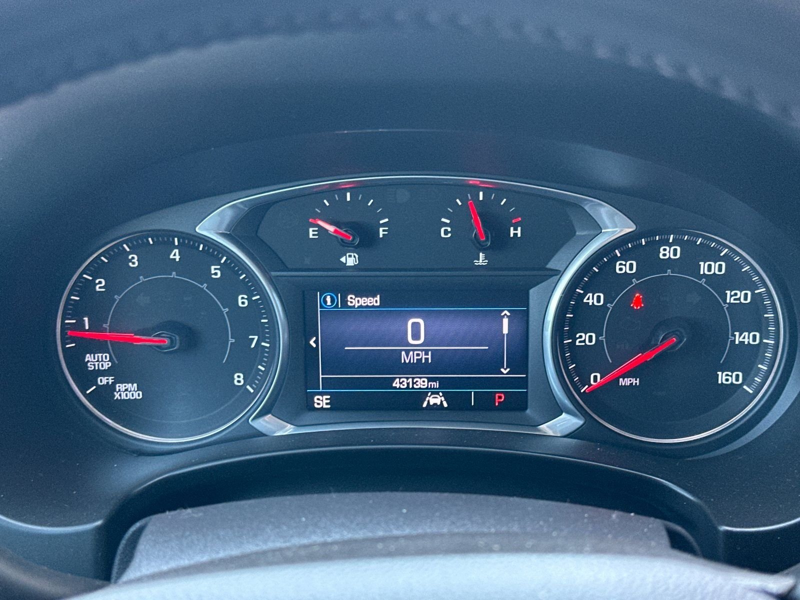 Used 2020 Graphite Gray Metallic GMC SLE image 22