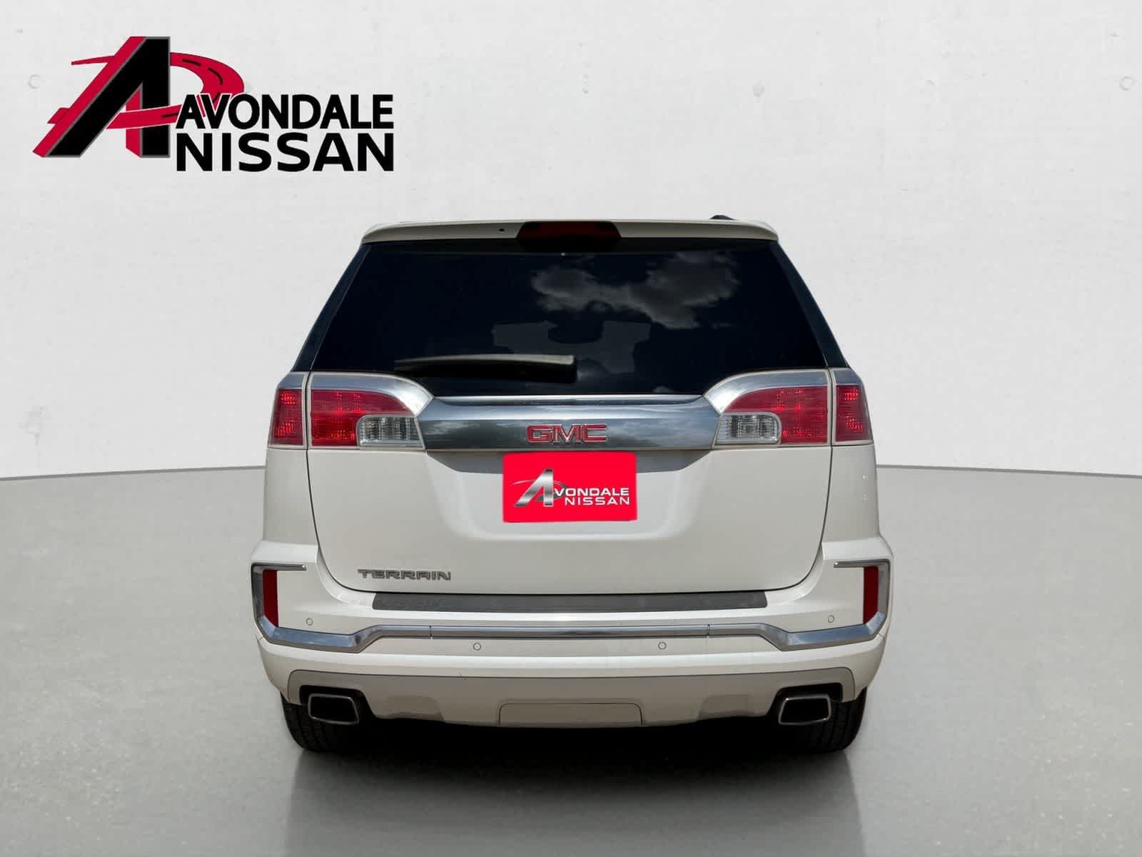 Used 2016 White Frost Tricoat GMC Denali image 5