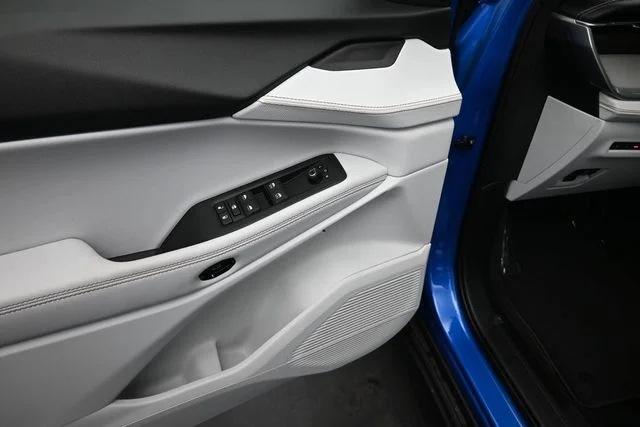 New 2026 Hydro Blue Pearl-Coat Exterior Paint Jeep Limited image 8