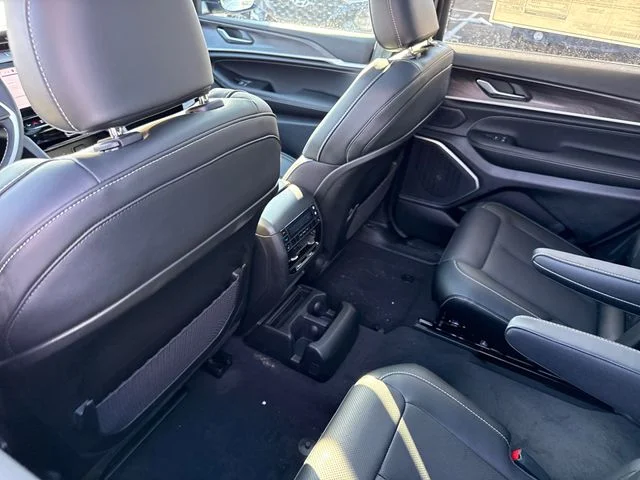 New 2026 Baltic Gray Metallic Clear-Coat Exterior Paint Jeep Limited Reserve image 29
