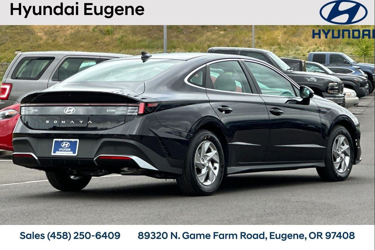 New 2025 Blue Hyundai SE image 4