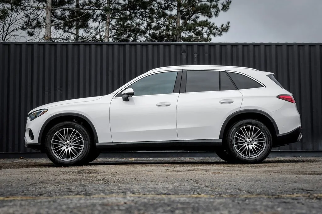 New 2026 Polar White Mercedes-Benz GLC 300 image 36
