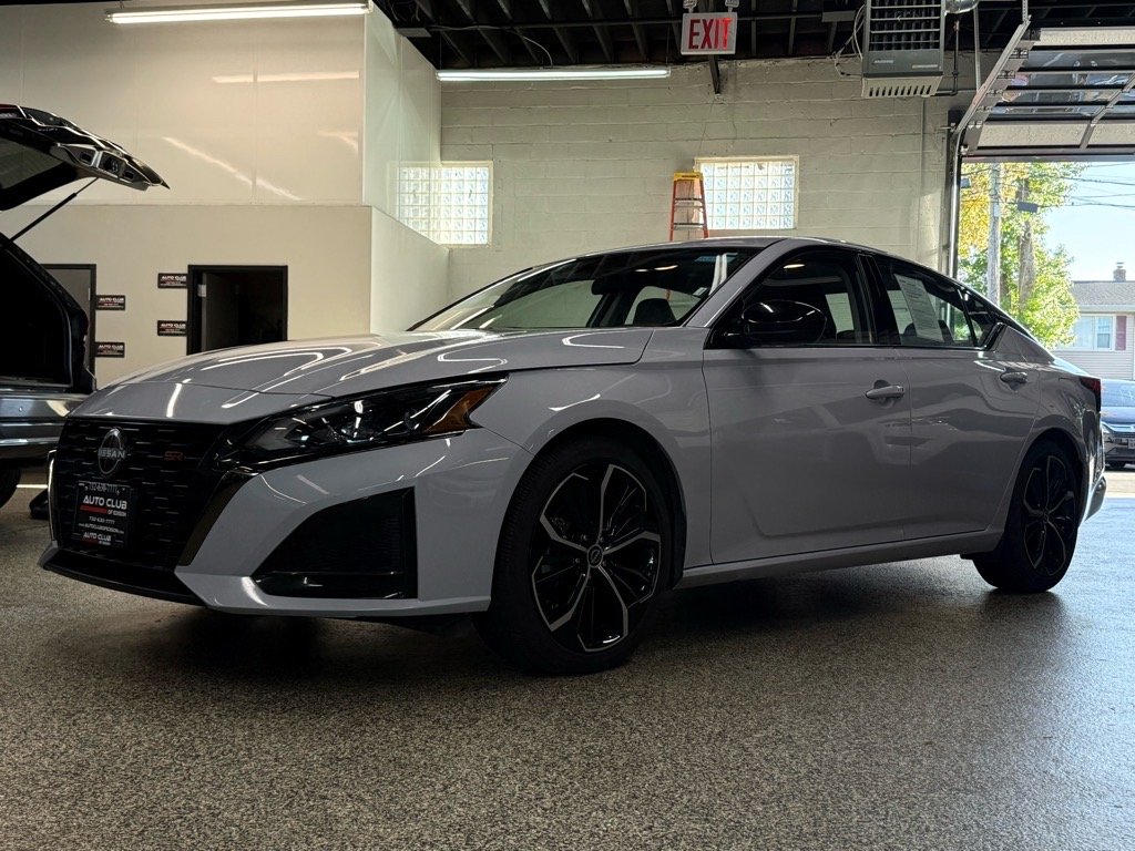 2024 Nissan Altima SR photo 3