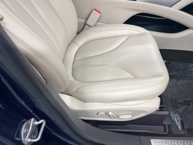 Used 2019 Blue Lincoln Standard image 23