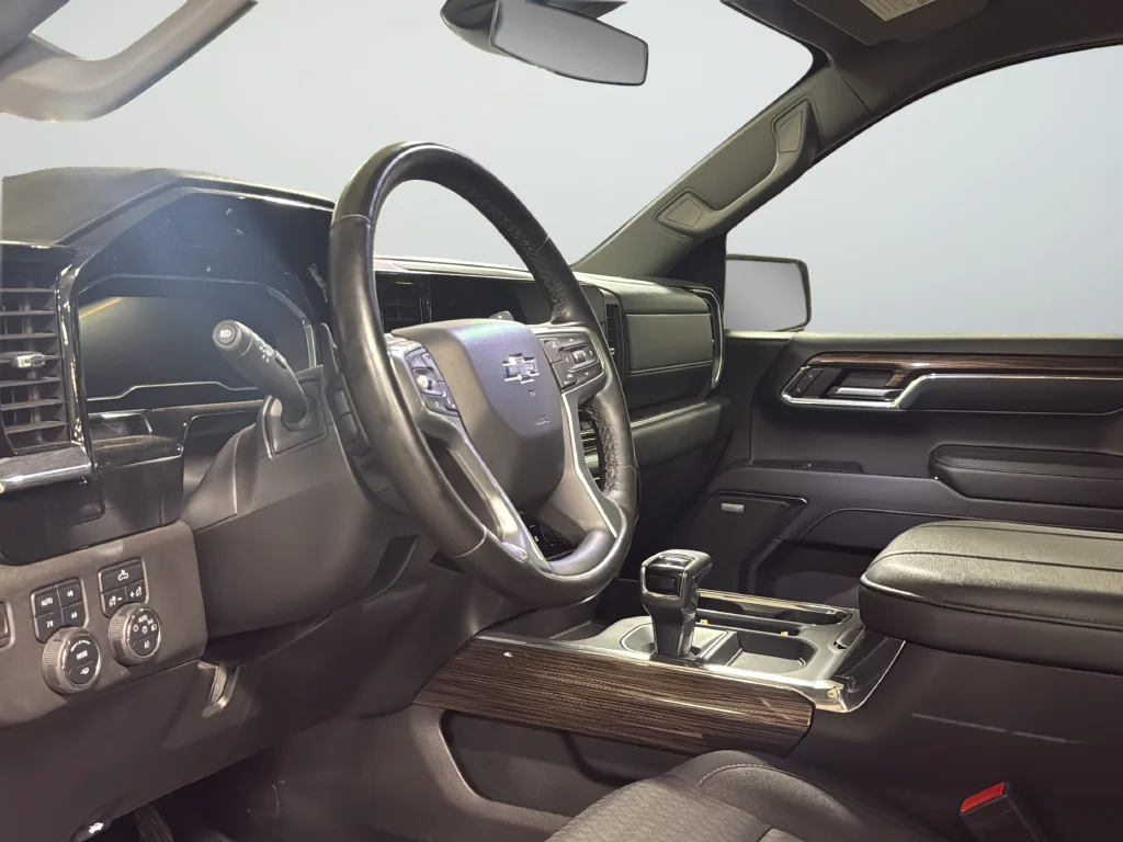 Used 2024 White Chevrolet RST image 9