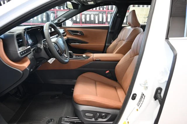 2026 Toyota Crown Signia Limited - Photo 10