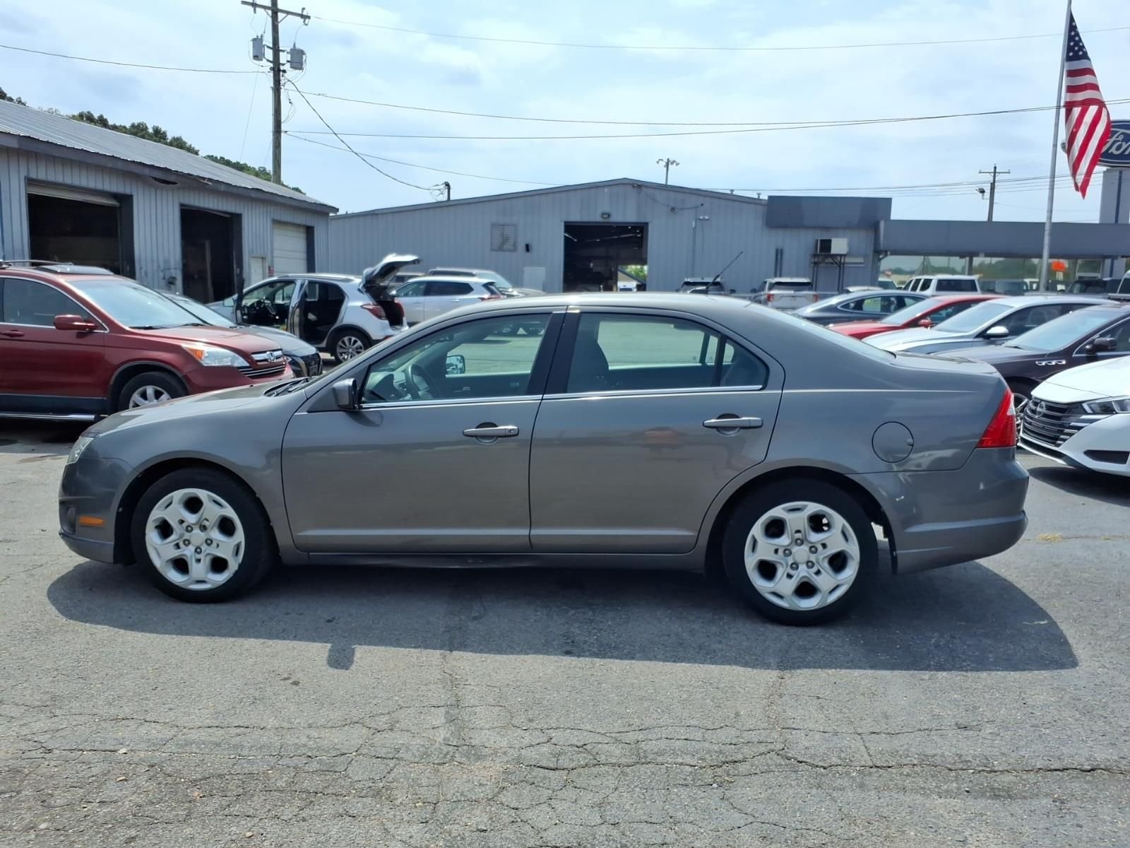 Used 2011 Ford Fusion SE with VIN 3FAHP0HAXBR229385 for sale in Hartselle, AL