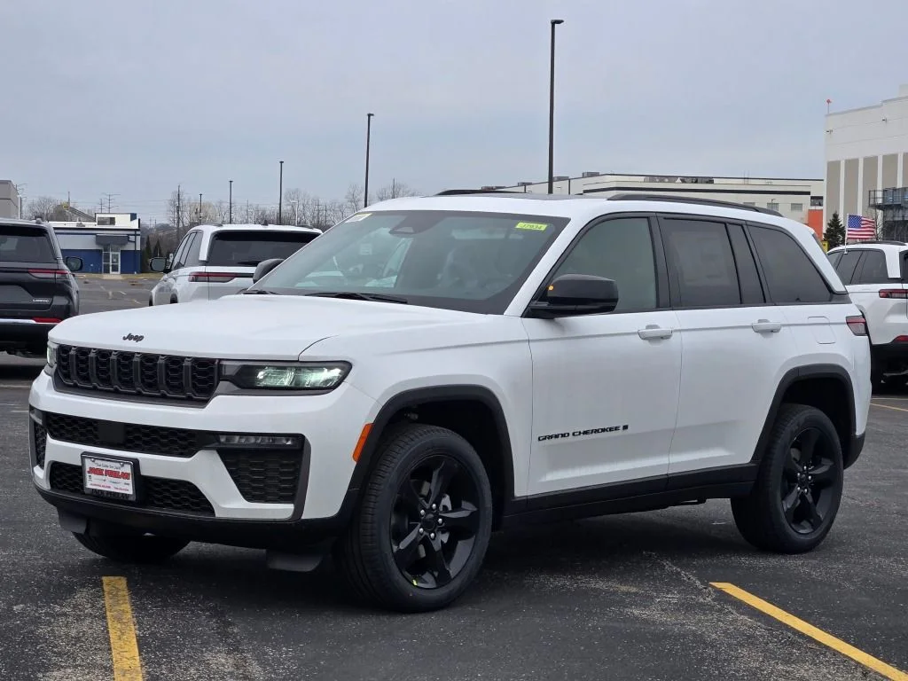New 2026 Bright White Clear-Coat Exterior Paint Jeep Limited image 3