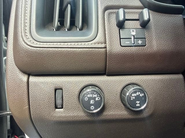 Used 2021 White GMC Denali image 11