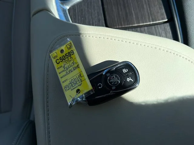 Used 2023 WHITE FROST TRICOAT Buick Avenir image 34