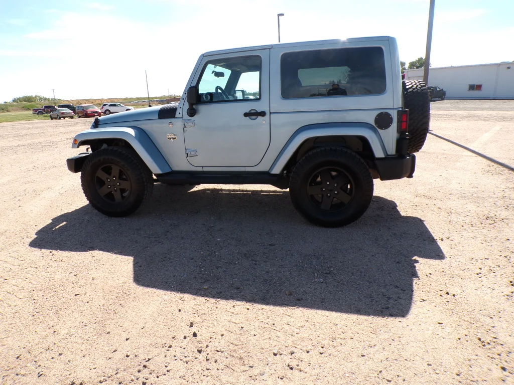 Used 2012 Grey Jeep Arctic image 10