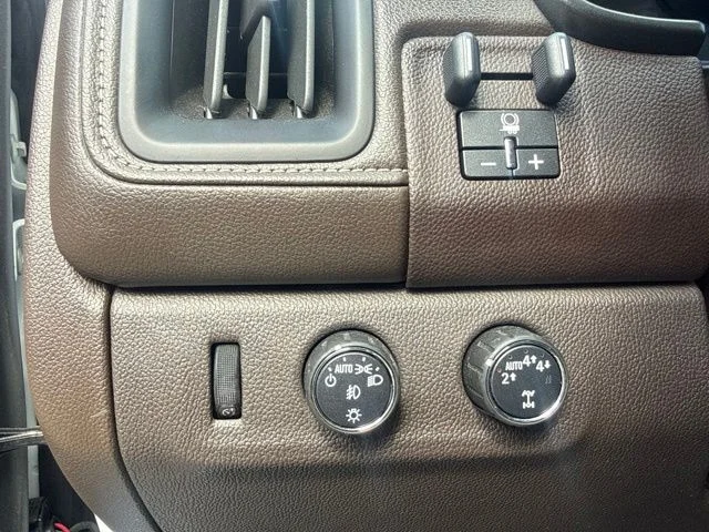 Used 2021 White GMC Denali image 11