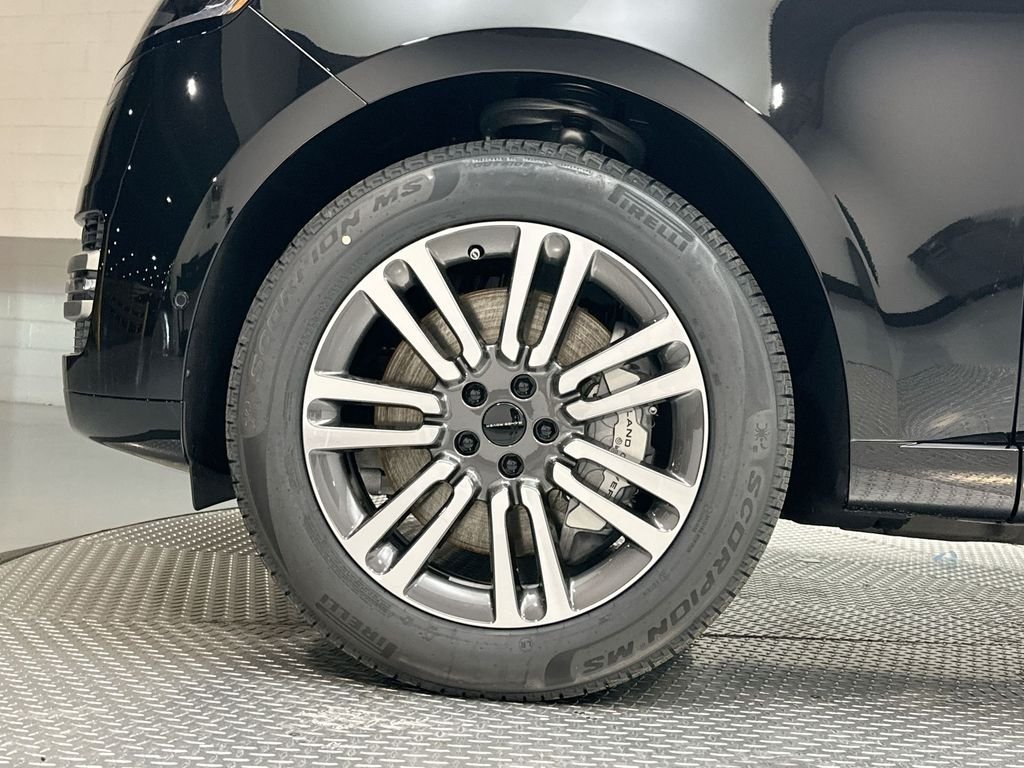 New 2026 Santorini Black LAND ROVER SE LWB 7-Seats / V8 image 5