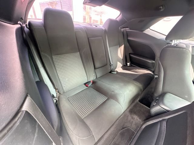Used 2016 Black Dodge SXT image 26