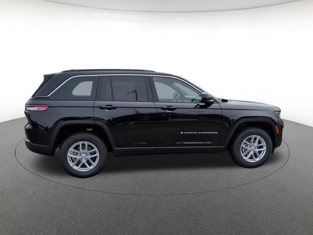 New 2026 Diamond Black Crystal Pearlcoat Jeep Laredo X image 5