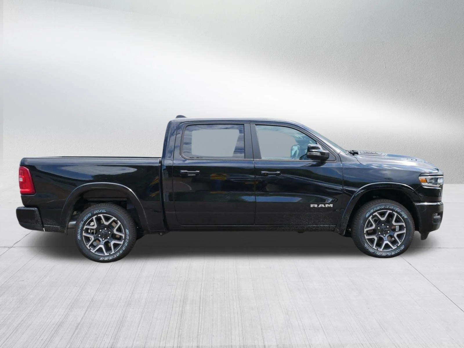 New 2026 Diamond Black Crystal Pearl-Coat Exterior Paint RAM Big Horn image 8