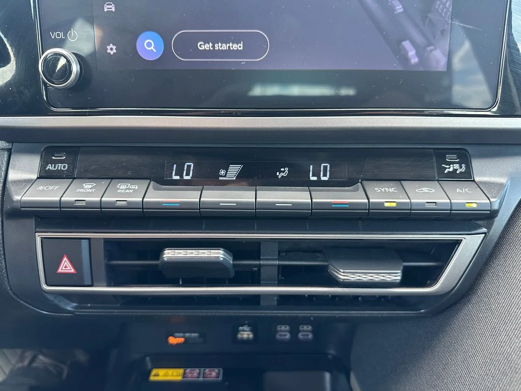 Certified Used 2025  Toyota LE image 19