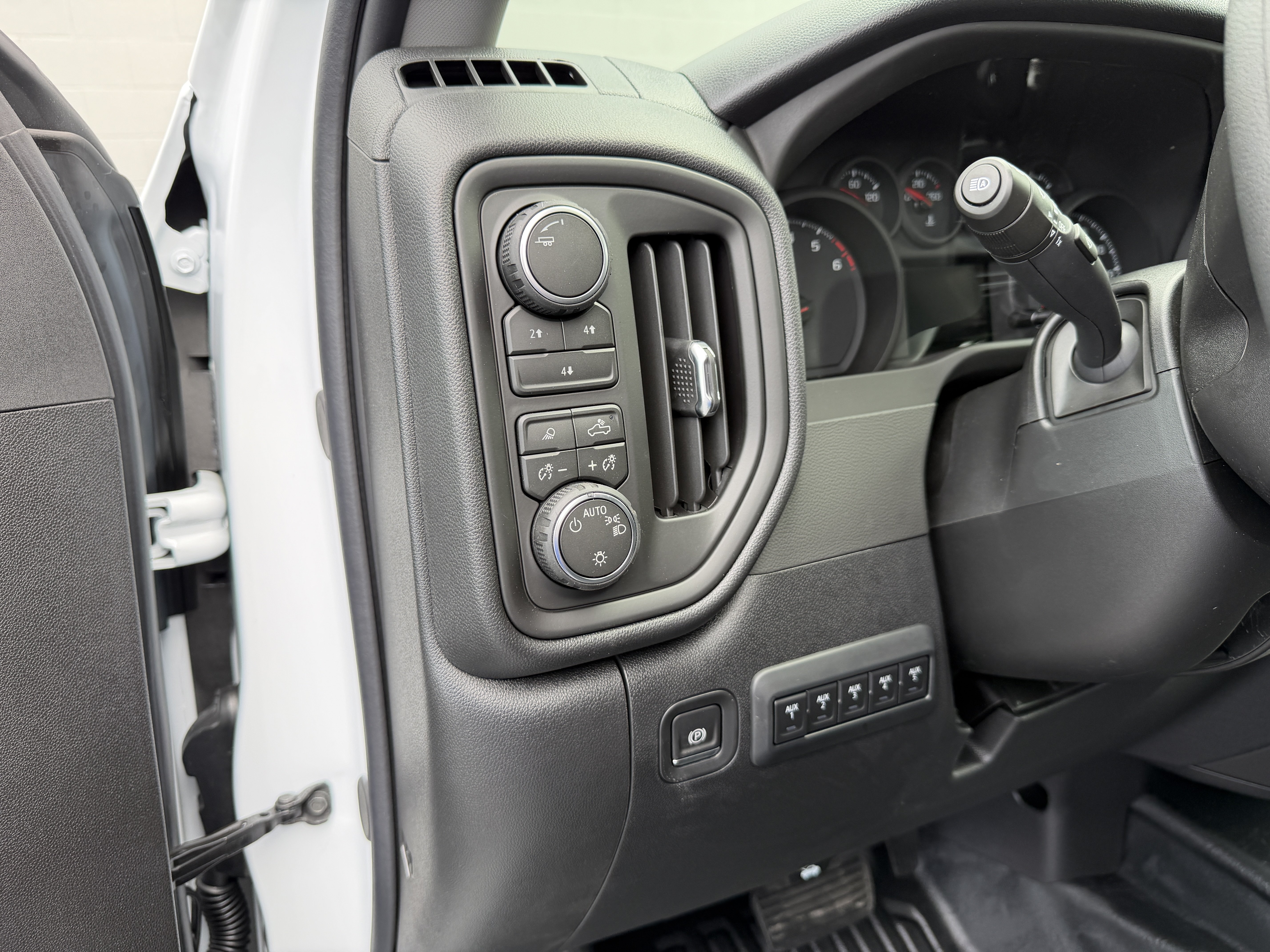 New 2026 Summit White Chevrolet Work Truck image 18