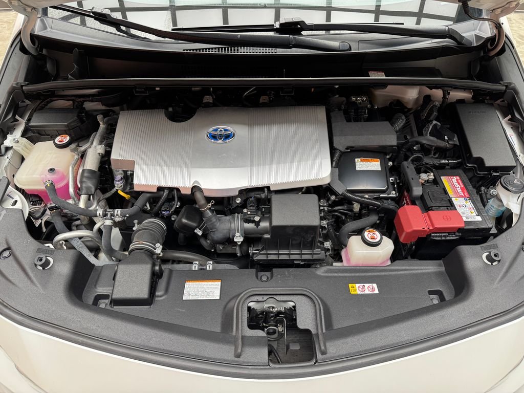 Used 2019 White Toyota Advanced image 28