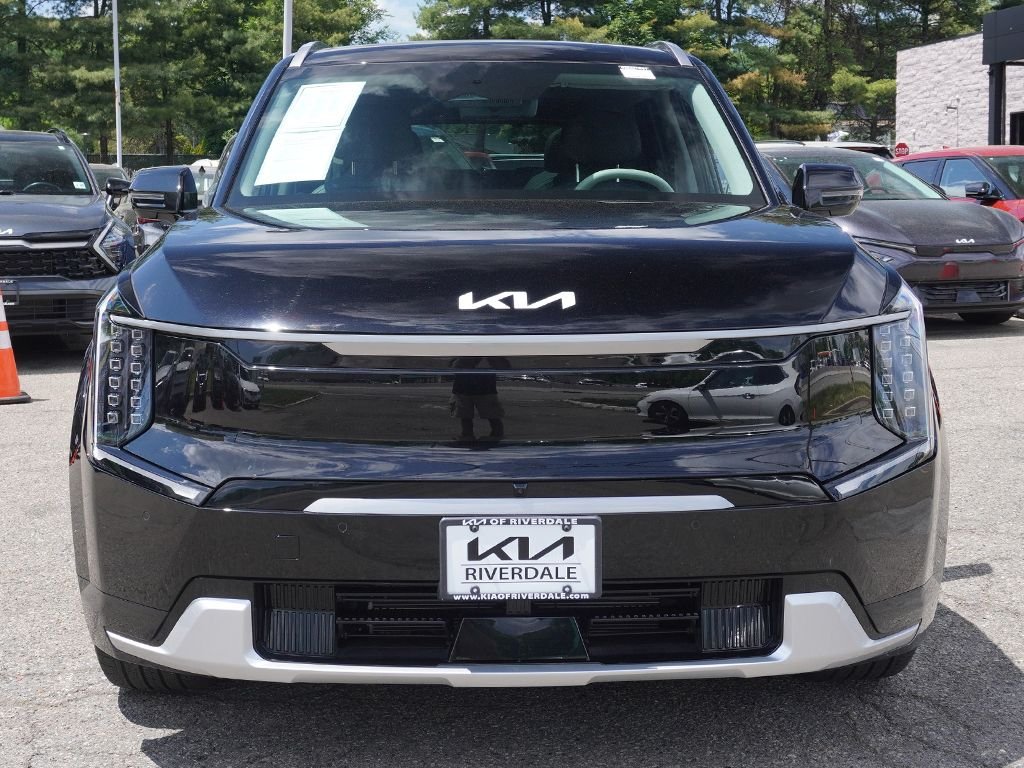 Used 2024 Black Kia Land image 15