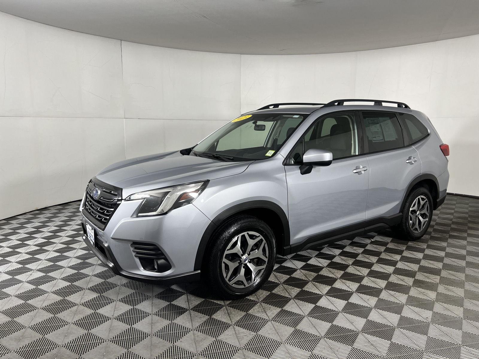 Used 2023 Ice Silver Metallic Subaru Premium image 19