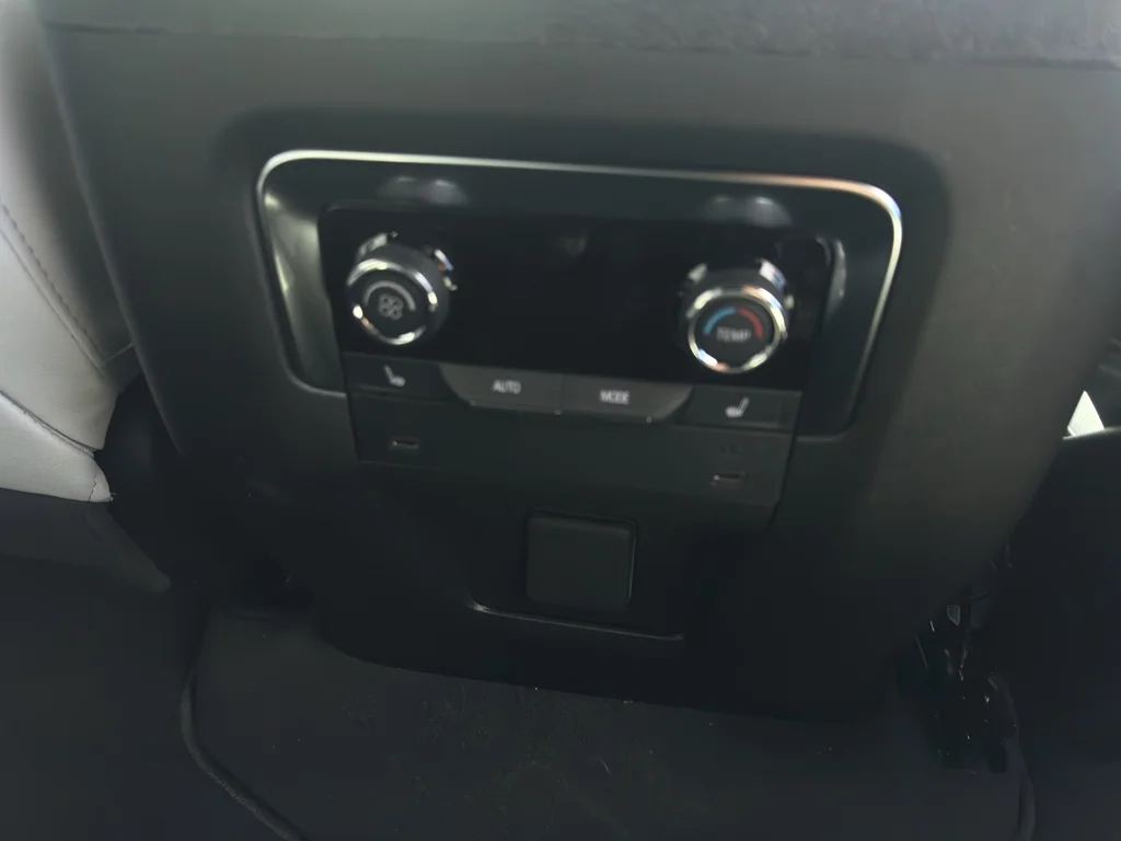 2026 Chevrolet Suburban Premier - Photo 20