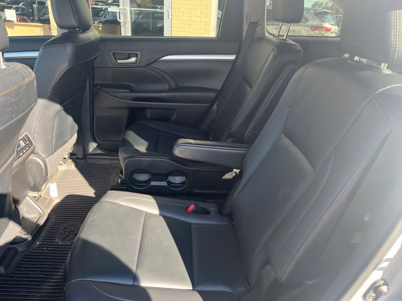 Used 2019 Silver Toyota XLE image 10