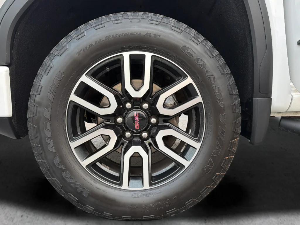 Used 2021 White GMC AT4 image 39