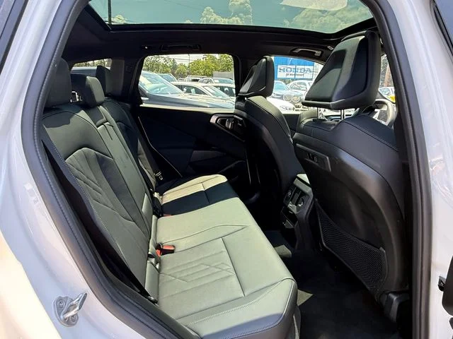 Used 2026 Alpine White BMW 30 xDrive image 30