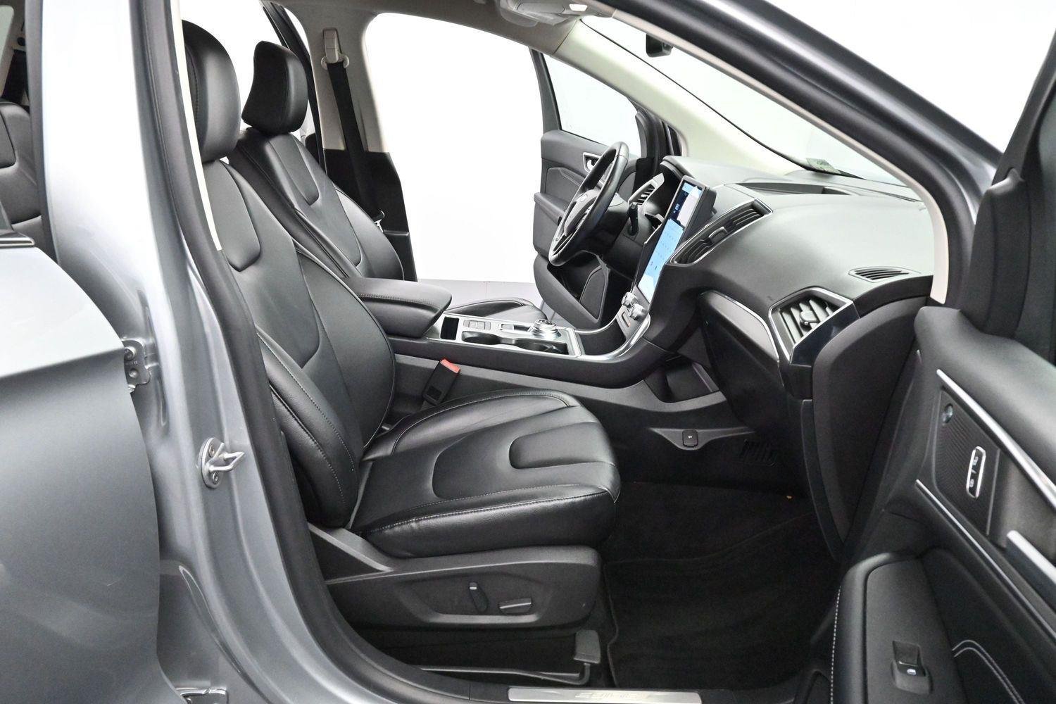 Used 2022 Iconic Silver Ford Titanium image 34