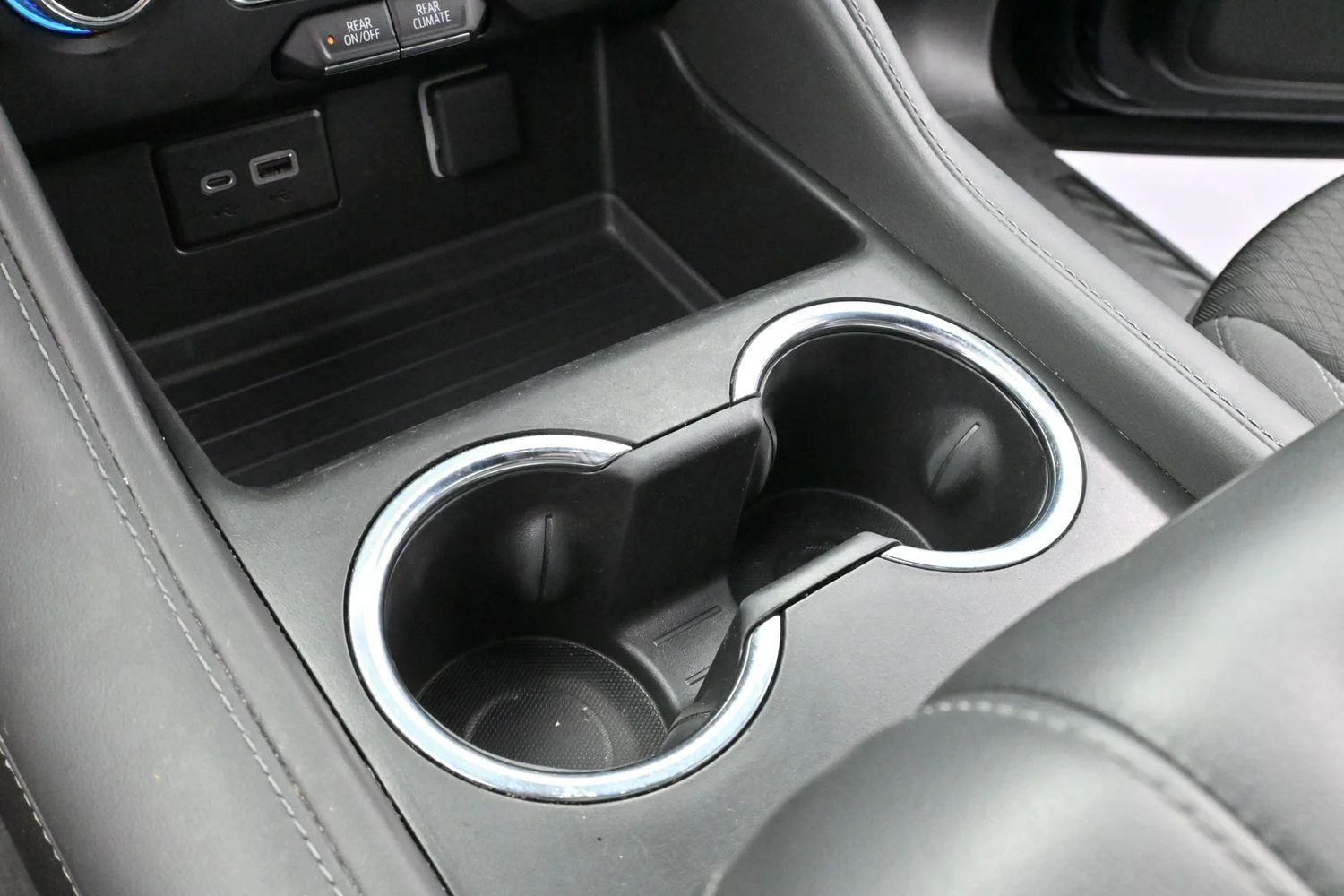 Used 2023 Onyx Black GMC SLE image 19